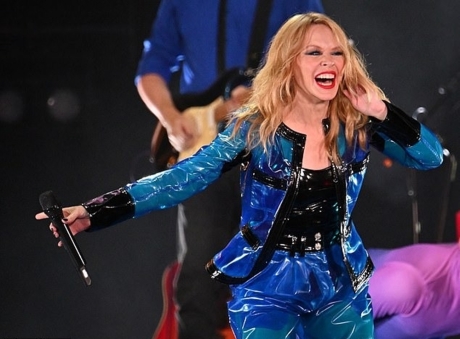 Kylie Minogue 16 1695006928 - Harry Styles Store