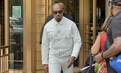 kanyewestentoaunghodiddy 17498 6263 1414 1749868717 - Harry Styles Store